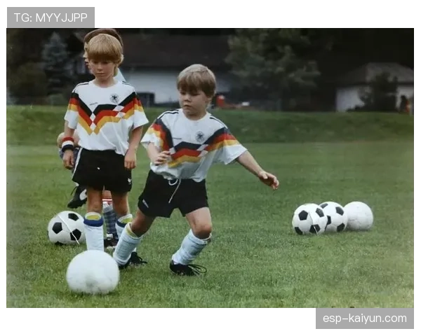 柏林举办千人业余足球节,前国脚施魏因斯泰格现场开球 柏林举办千人业余足球节,前国脚施魏因斯泰格现场开球